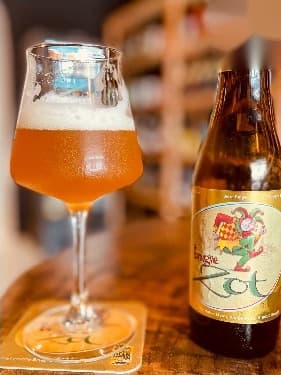 Cerveja belga em taça